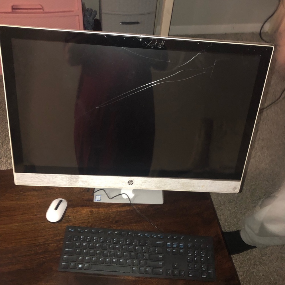 HP All-in-One Desktop Computer - Picture 3 of 5